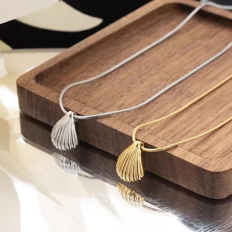 Shell locket